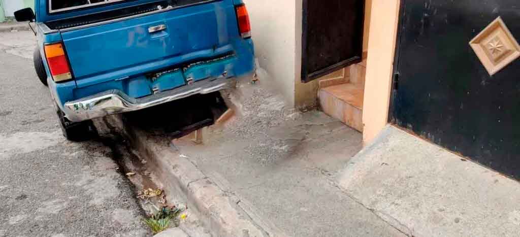 Calle de San José de Ocoa con aceras libres de obstáculos